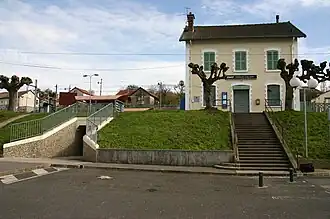 Environnement de l'accès à la gare.