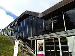 La gare vue depuis la gare routière.
