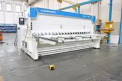 Cisaille guillotine hydraulique avec commande numérique