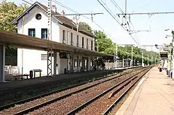 À gauche : voie 2 vers Juvisy/Paris ; à droite : voie 1 vers Corbeil