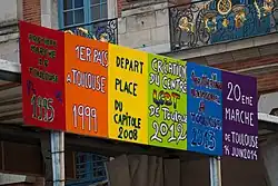 Sur fond arc-en-ciel : Première marche de Toulouse 1995 ; 1er PACS à Toulouse 1999 ; Départ place du Capitole 2008 ; Création du centre LGBT de Toulouse 2012 ; 1er mariage homosexuel à Toulouse 2013 ; 20ème marche de Toulouse 14 juin 2014