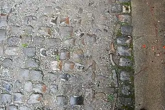 Pavement en gazettes.