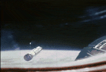 Évolution du vaisseau Gemini peu avant son amarrage avec l'étage Agena.