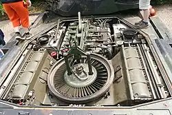 photographie montrant le moteur dans son compartiment vu de dessus