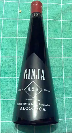 Une bouteille de Ginjinha.
