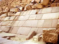 Emplacement de la chapelle du culte de Mykérinos, accolée à la face ouest de sa pyramide.