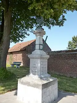 Le monument aux morts.