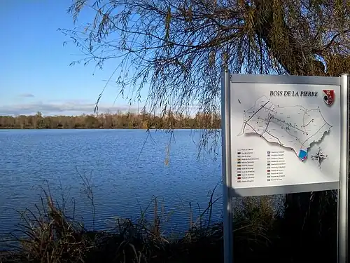 Grand lac de Peyssies sur la commune du Bois-de-la-Pierre.