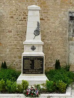 Le monument aux morts.