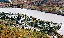 Le village en automne.