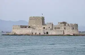 photographie couleurs : une île complètement fortifiée