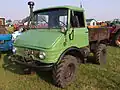 Unimog 421 avec cabine tout en acier et tuba