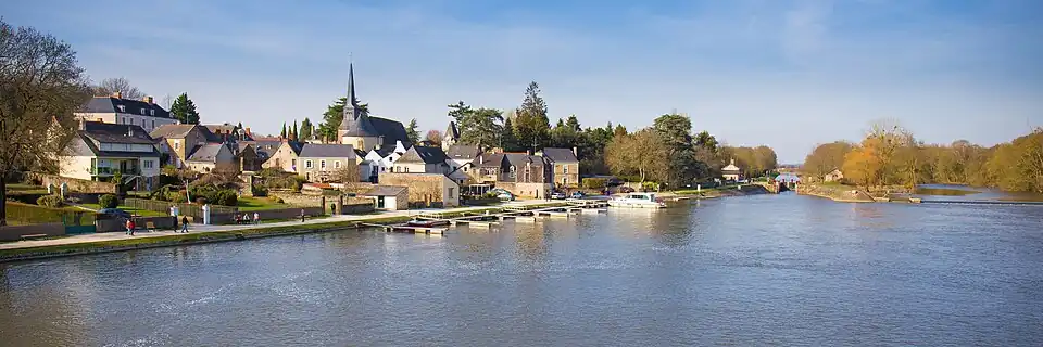 Le Quai de l'Hirondelle et l'écluse à Grez-Neuville