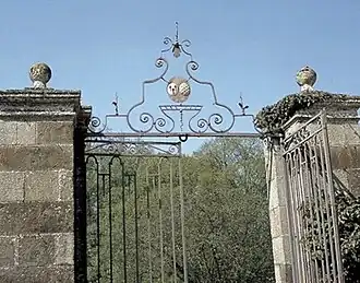 Grilles du château du Fournet.