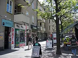 Les bâtiments de la place, 2006.