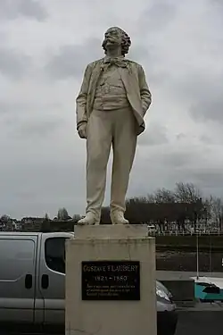 Statue de Gustave Flaubert.