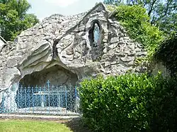Réplique de la grotte Notre-Dame de Lourdes.