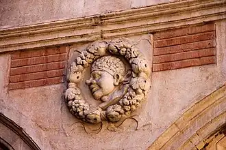 no&nbsp;22 : mascaron de l'ancien hôtel de Pins.