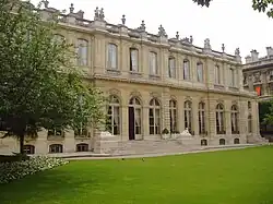 Façade côté jardin.