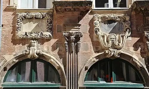 Détail de la cour intérieure de l'hôtel de Clary à Toulouse (1610).