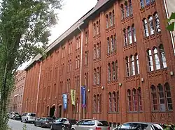 École supérieure technique du textile et de l'habillement sur la Warschauer Platz