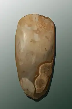 Hache polie, trouvée à Orléans, quartier de l'Argonne