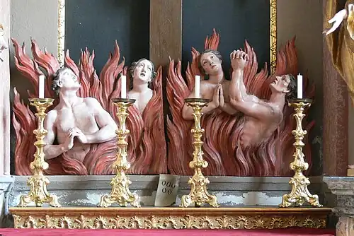 Église Sainte-Marie à Hafnerberg (Autriche). Autel baroque de la Sainte-Croix. Les âmes du Purgatoire.