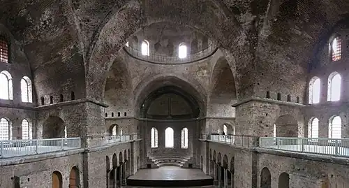 Intérieur de l'église Sainte-Irène.