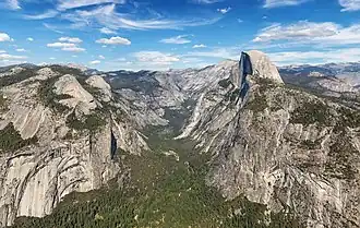 Le Half Dome vu de Glacier Point.
