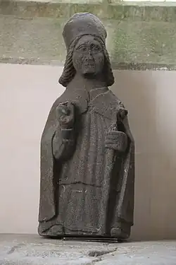 Église Saint-Pierre : statue de saint Conval.