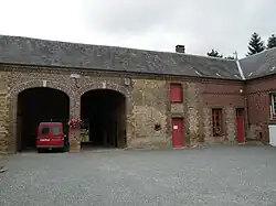 La cour de la mairie