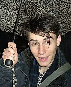 Harry Lloyd interprète Viserys.