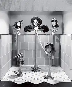 Photographie d'un simulacre de vitrine