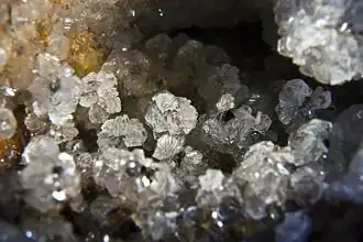 Hémimorphite - Germs-sur-l'Oussouet, Hautes-Pyrénées, France (Vue 1,5 cm)