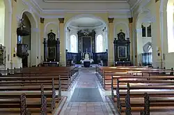 Vue intérieure de la nefvers le chœur.