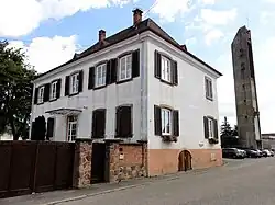 Presbytère (XVIIIe-XIXe), 1 rue de Châteauneuf-la-Forêt.