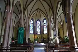 Vue intérieure de la nefvers le chœur.