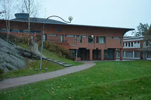 Le parc du poète à côté de la bibliothèque.