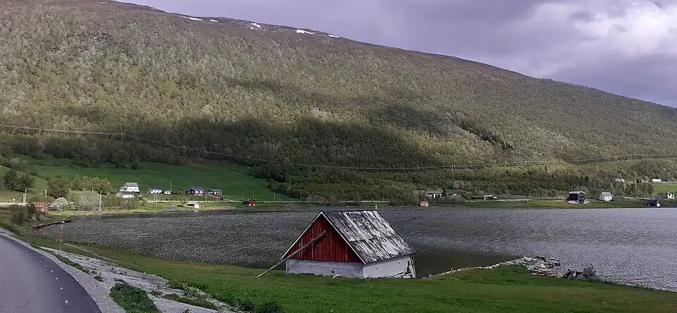 La localité de Hessfjord au bord du Langsundet.