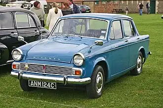 Hillman Minx Series V: Toit et lucarne arrière restylisés, roues de 13 pouces, freins à disque (à l'avant), moteur de 1&nbsp;592&nbsp;cm3