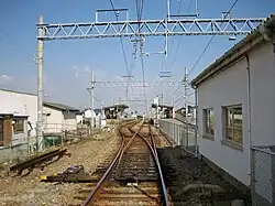 Vue sur les voies et quais.
