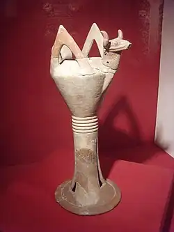 Vase à protomé de taureau. Kültepe, Musée des civilisations anatoliennes.