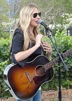 Description de l'image Holly Williams (cropped).jpg.