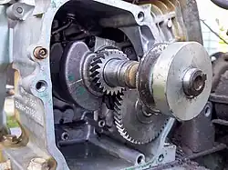 Engrenages de distribution sur un moteur Honda GX160 de motoculteur.