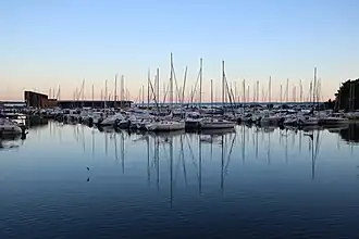 Le port de plaisance « Serge Reigniez » sur la rive orientale à Hourtin.