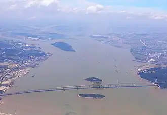 Vue aérienne du pont de Humen