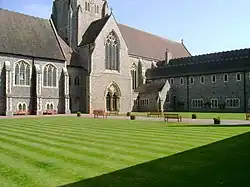 Description de l'image Hurstpierpoint College Inner Quad.jpg.