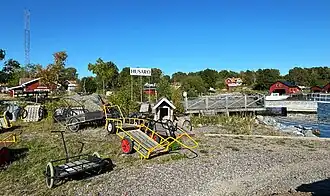 Charettes dans le port.