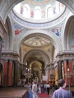 La basilique, vue intérieure.