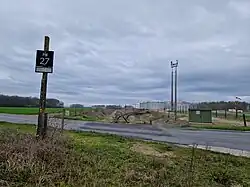 L'ancien EP de Varo Energy (ex Argos), vu depuis le PN 27, peu après la gare de Beaune-la-Rolande.